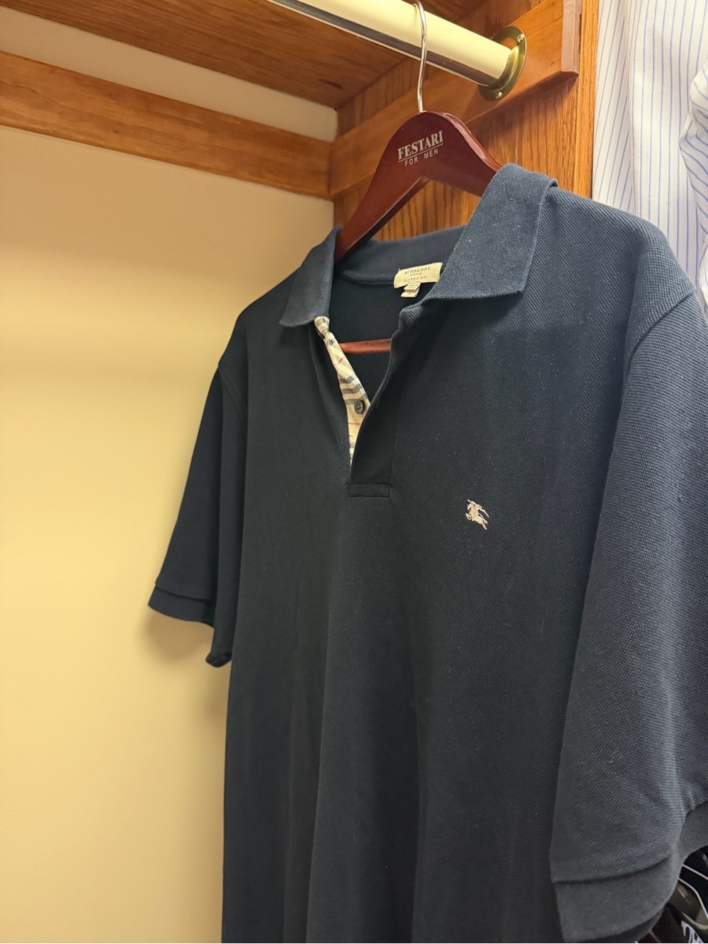 Classic Burberry Men's Polo Shirt in black with Embroidered Logo